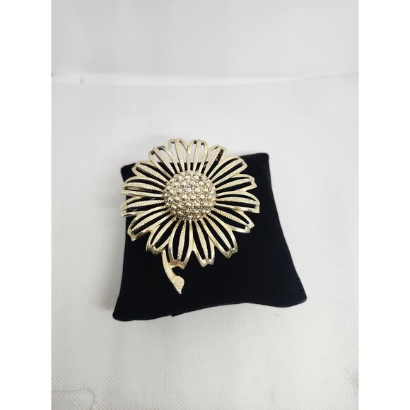 Vintage Sarah Coventry Daisy Mae 1960's Gold Tone Sunflower Brooch - Picture 1 of 8